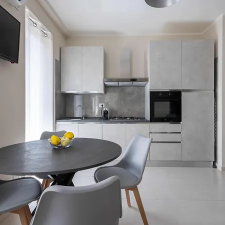 Apartment Leaf -